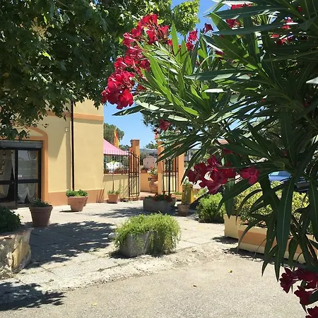 Отель Il Malandrone Розиньяно-Мариттимо